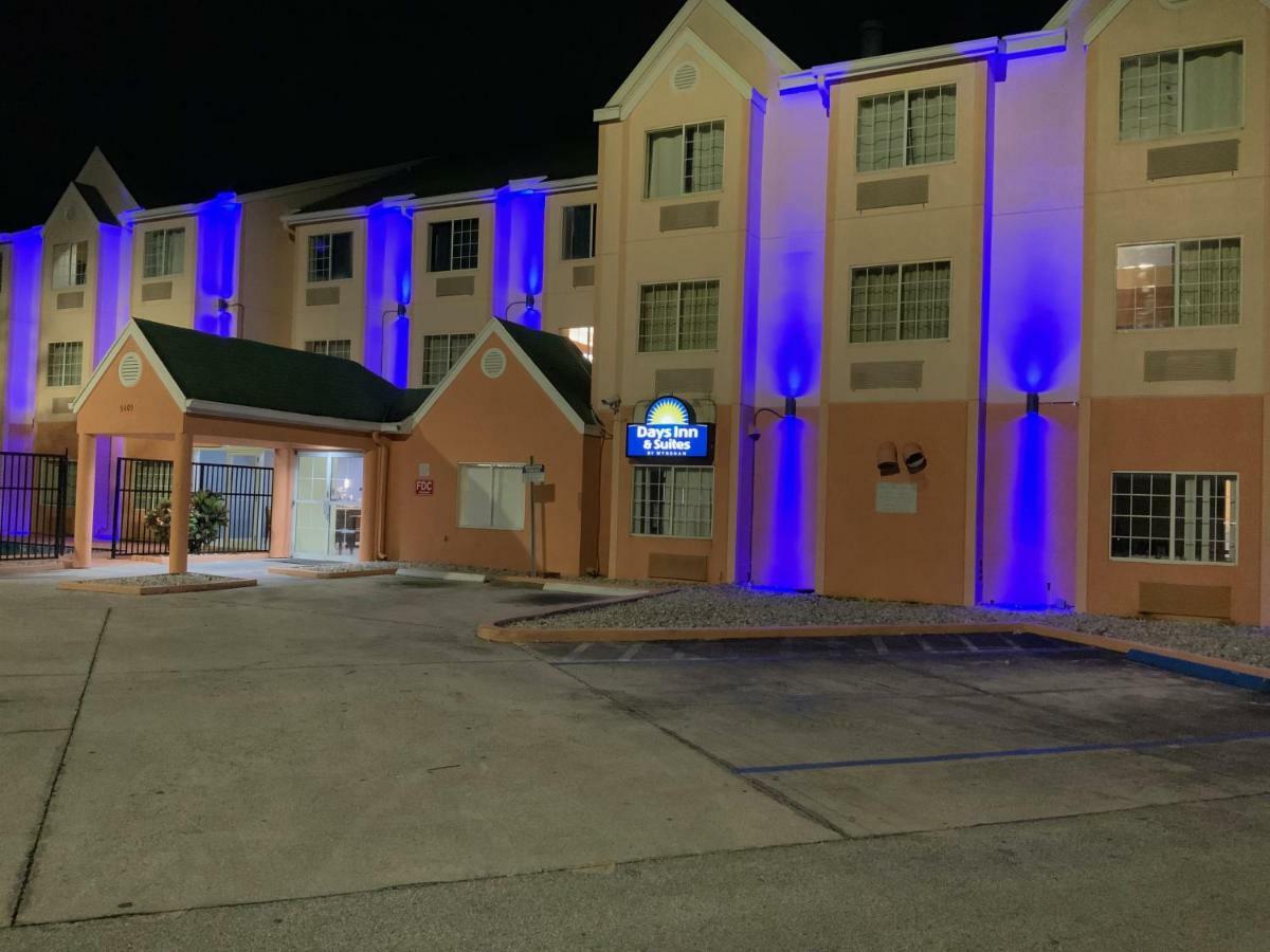 Days Inn & Suites By Wyndham Tampa/Raymond James Stadium Екстер'єр фото